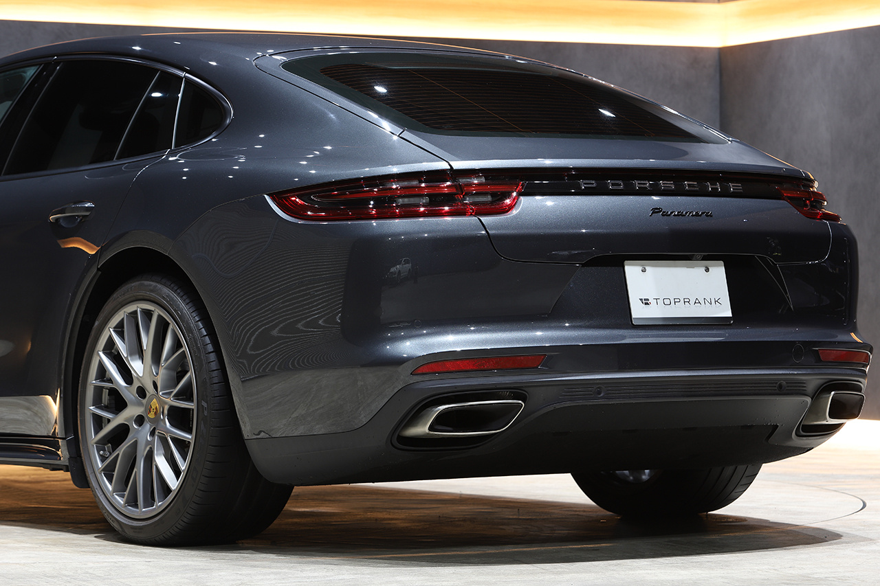 2018 Porsche PANAMERA null