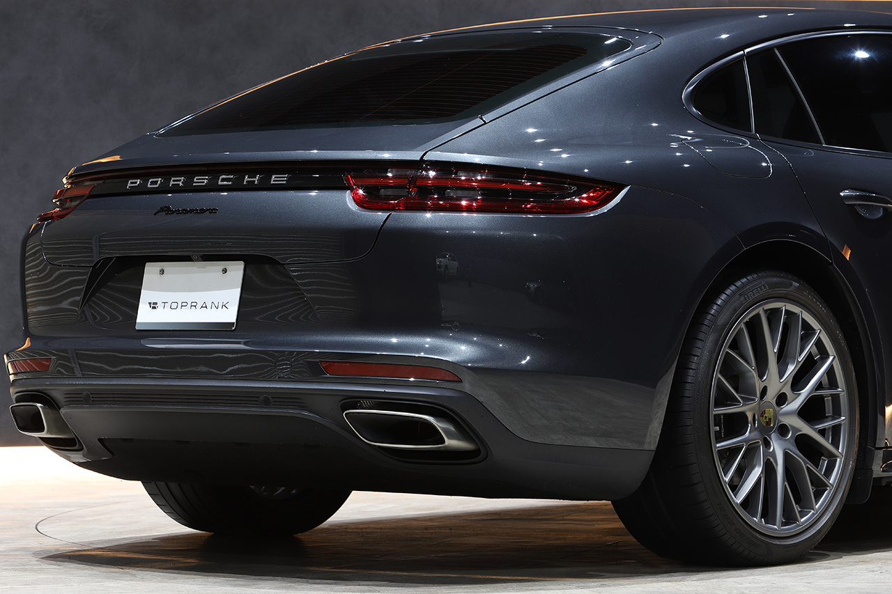 2018 Porsche PANAMERA null