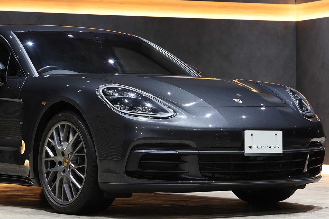 2018 Porsche PANAMERA null