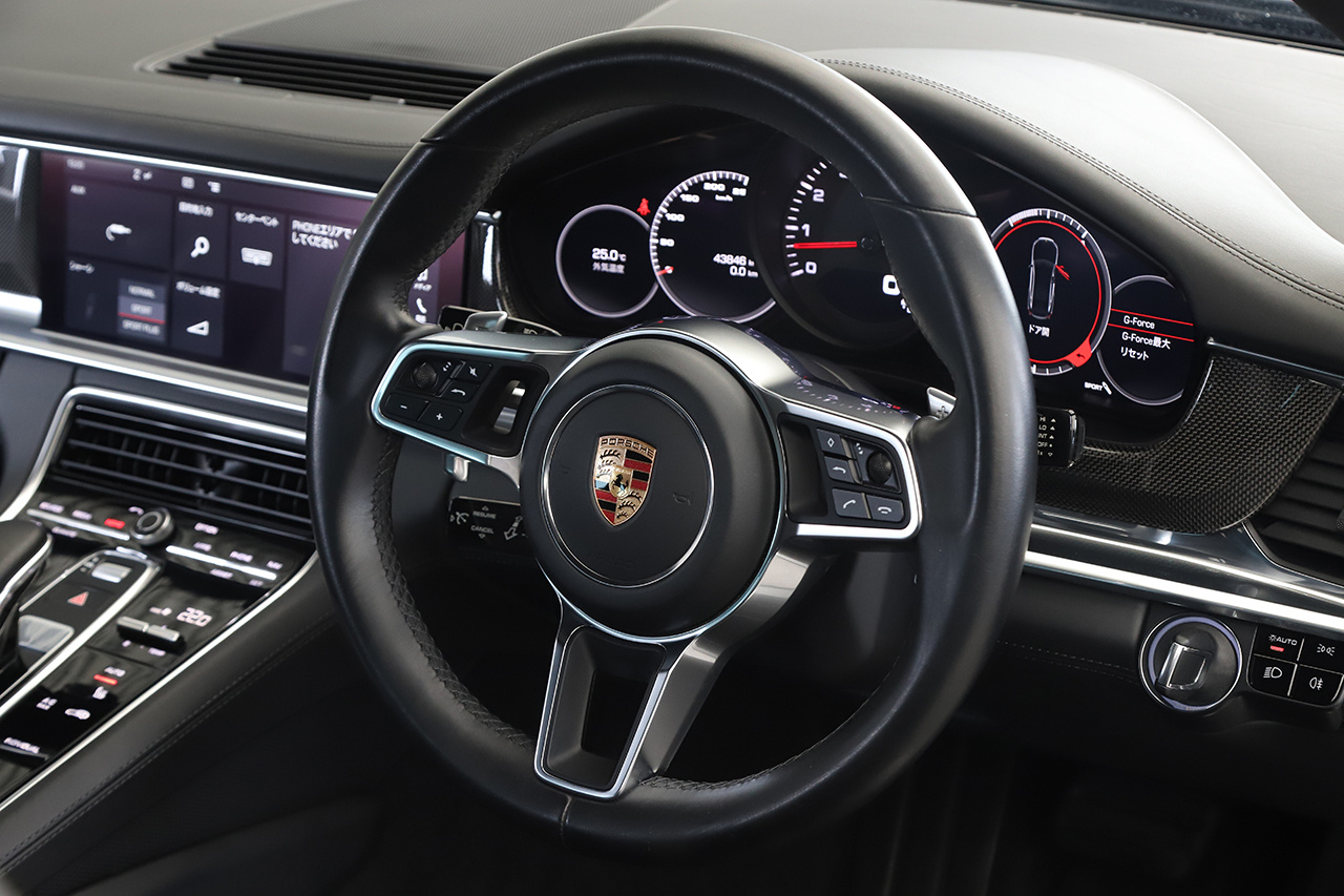 2018 Porsche PANAMERA null