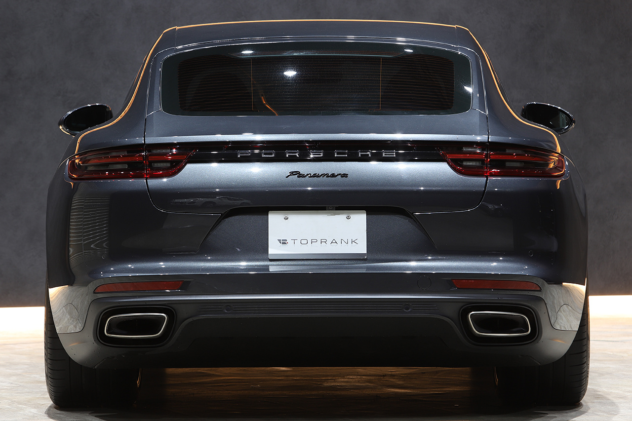 2018 Porsche PANAMERA null