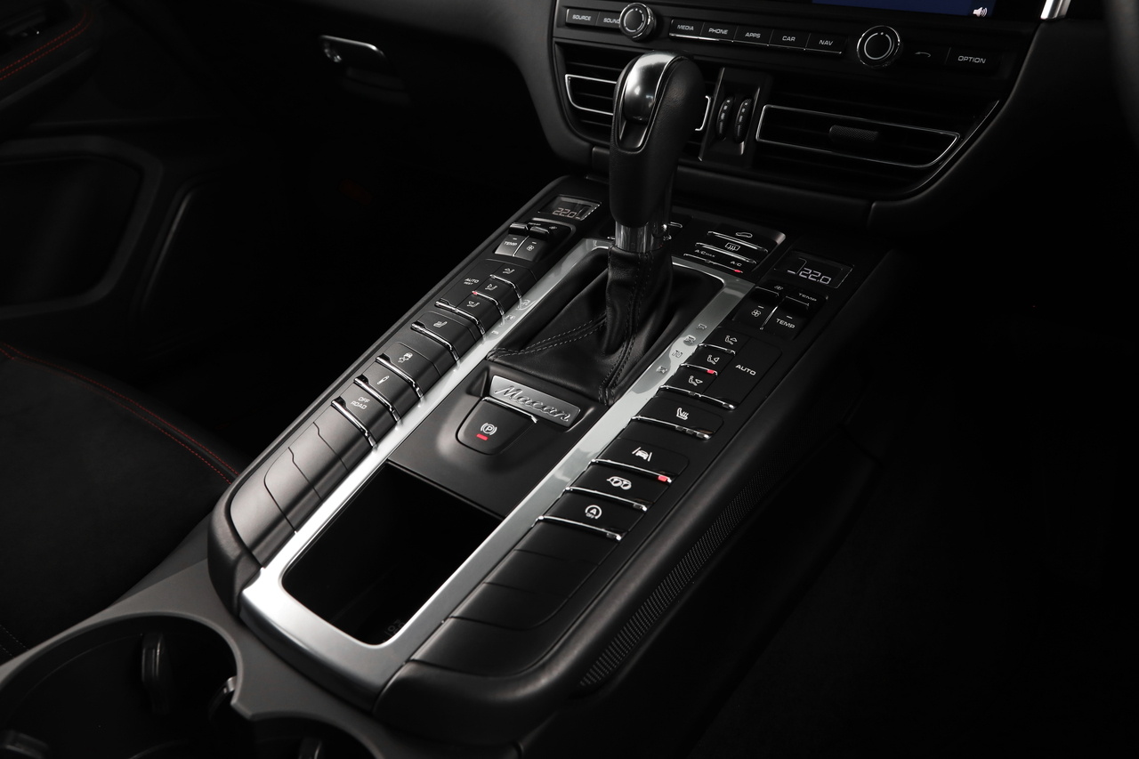 2021 Porsche MACAN null