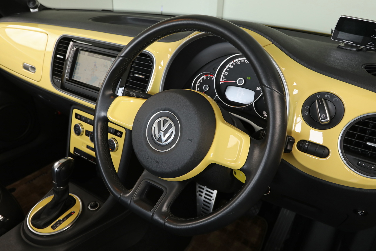 2013 Volkswagen THE BEETLE CABRIOLET null