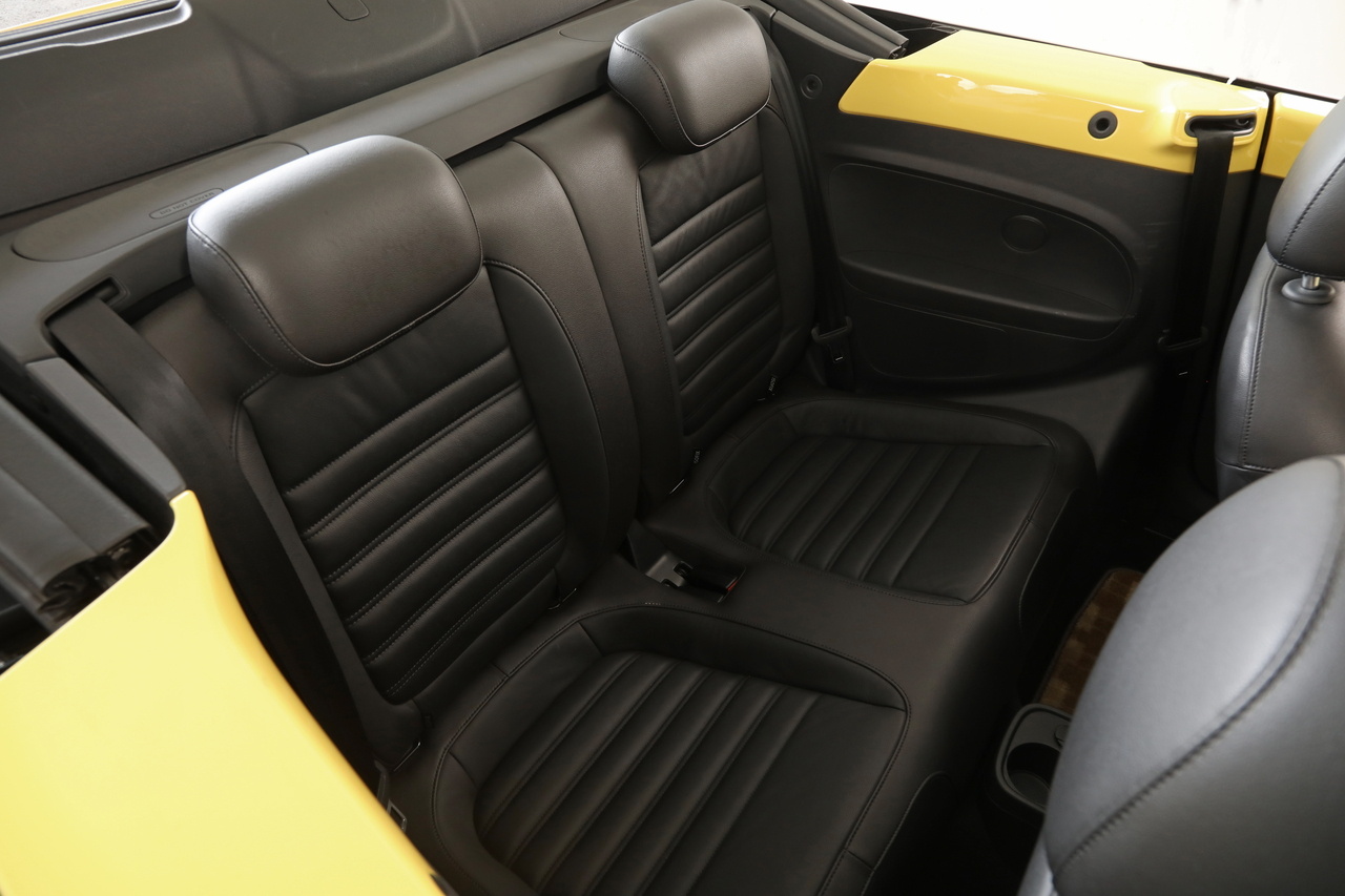 2013 Volkswagen THE BEETLE CABRIOLET null