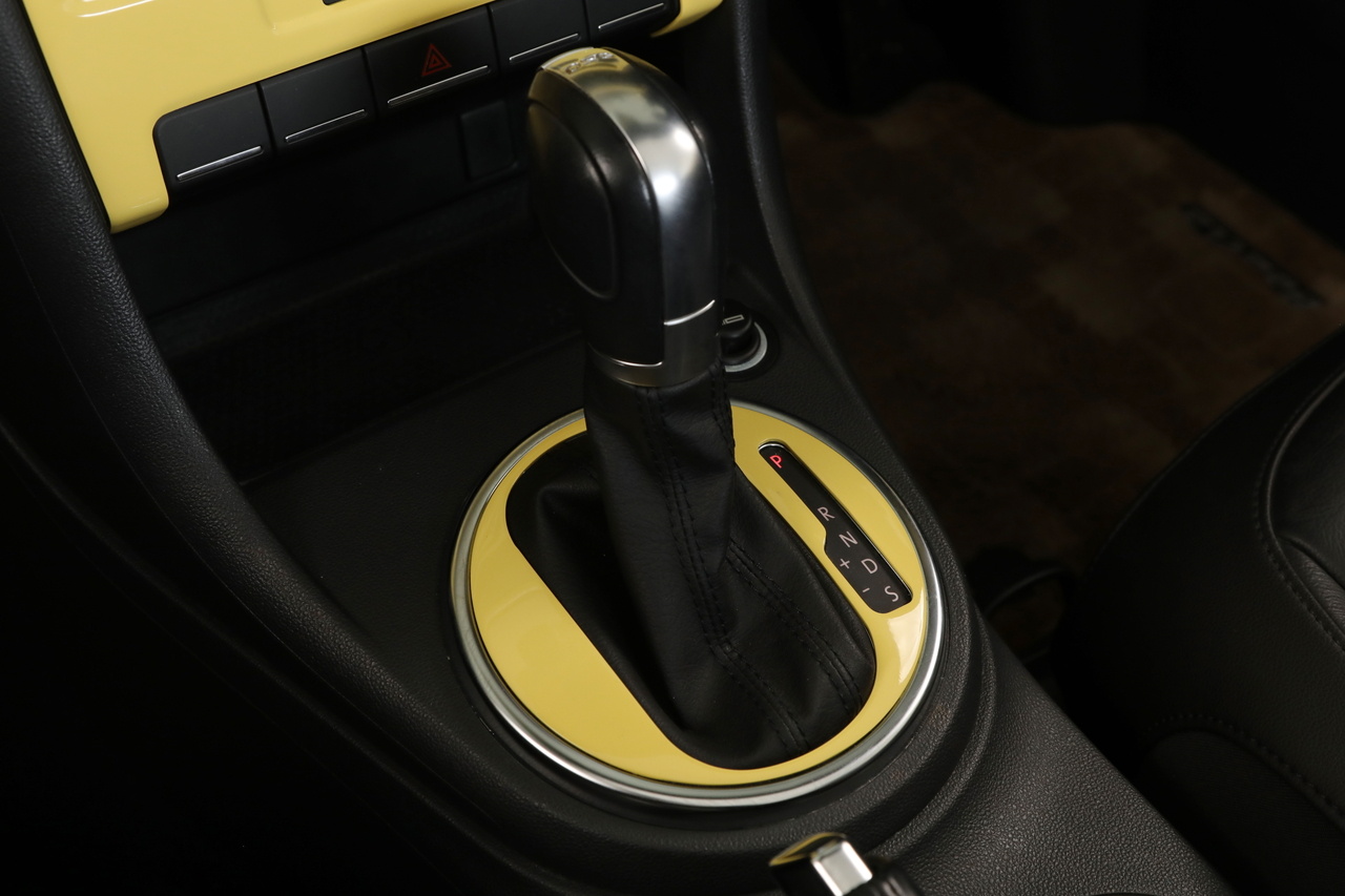 2013 Volkswagen THE BEETLE CABRIOLET null