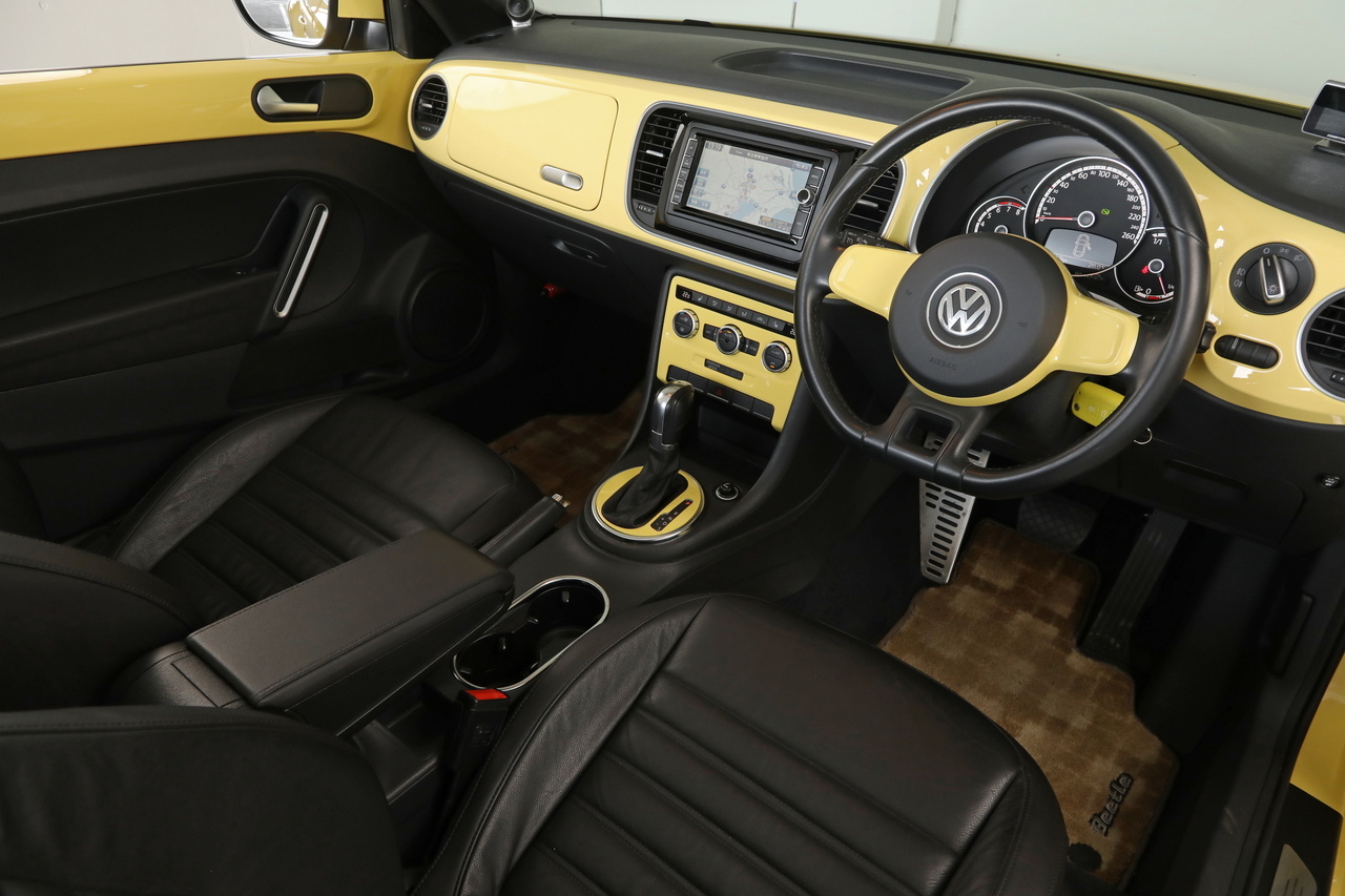 2013 Volkswagen THE BEETLE CABRIOLET null