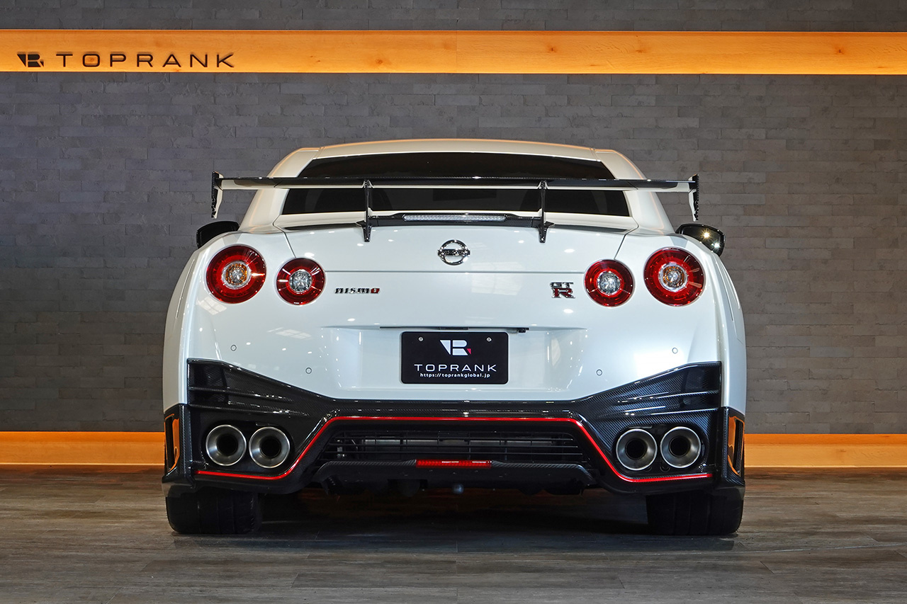 2017 Nissan GT-R R35 GT-R NISMO MY17, Recaro Seats, Dry Carbon Front Bumper, LOW MILEAGE